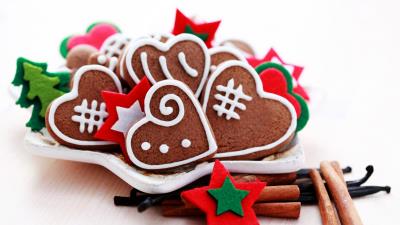 Cookies christmas hearts candy plate spice cinnamon holidays new year 4k wallpaper