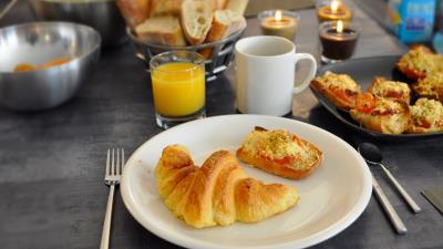 Croissant cakes food 4k wallpaper