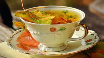 Cup tea drink fall leaves 4k wallpaper