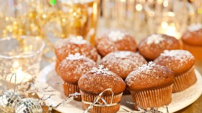 Cupcakes new year table 4k wallpaper