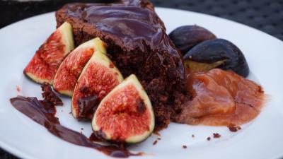 Dessert chocolate figs 4k wallpaper