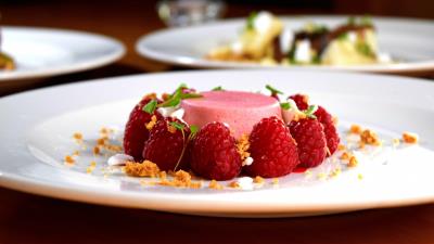 Dessert souffle raspberry 4k wallpaper