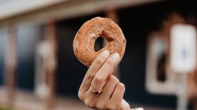 Donut baked goods hand 4k wallpaper