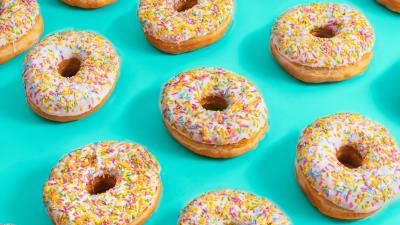 Donuts sprinkles dessert 4k wallpaper