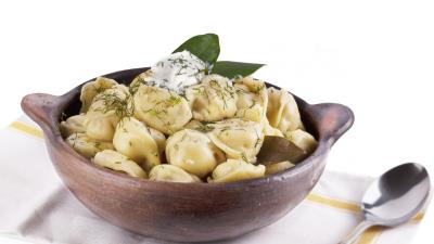 Dumplings bowl spoon cream dill 4k wallpaper