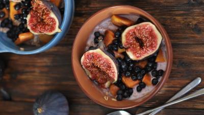 Figs currants breakfast 4k wallpaper