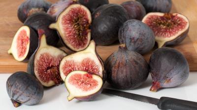 Figs fruit cutting board 4k wallpaper