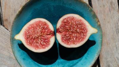 Figs sliced ripe 4k wallpaper
