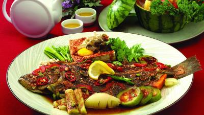 Fish dish vegetables composition 4k wallpaper