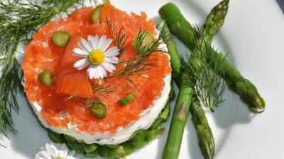 Fish meat asparagus chamomile 4k wallpaper