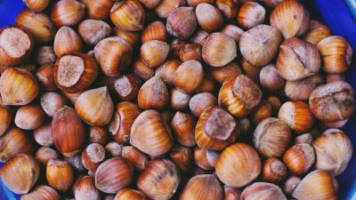 Hazelnuts walnuts shell 4k wallpaper