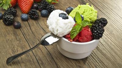 Ice cream berries blueberries blackberries spoon 4k wallpaper