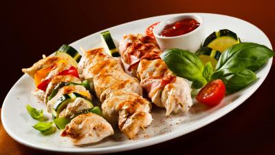 Kebabs chicken leaves ketchup 4k wallpaper