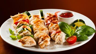 Kebabs chicken plates ketchup dish 4k wallpaper