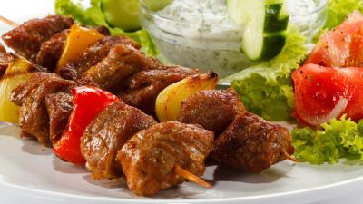 Kebabs mayonnaise lettuce close up 4k wallpaper