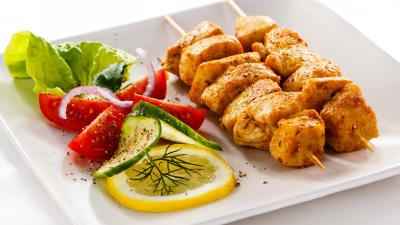 Kebabs vegetables lemon plate 4k wallpaper