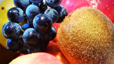 Kiwi grapes fruit 4k wallpaper