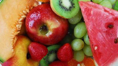 Kiwi watermelon grapes apples strawberries 4k wallpaper