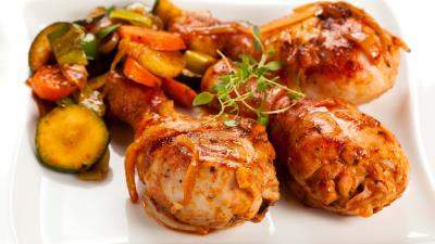 Legs meat three frying vegetables dish 4k wallpaper