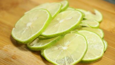 Lime citrus sliced 4k wallpaper