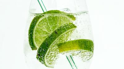 Lime drink bubbles tube 4k wallpaper