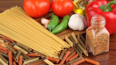 Macaroni spaghetti pepper garlic spices tomatoes 4k wallpaper