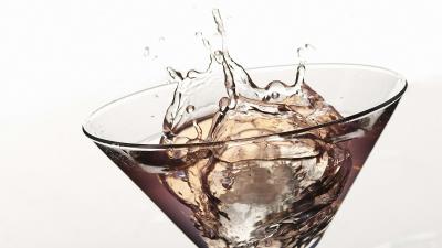 Martini white background spray 4k wallpaper