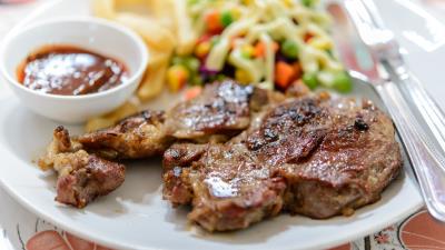 Meat beef vegetables sauce 4k wallpaper