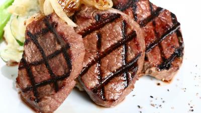 Meat chops onions 4k wallpaper