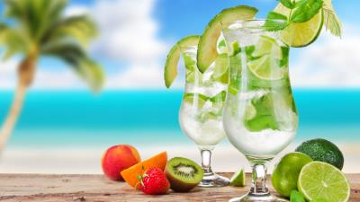 Mojitos cocktails glasses umbrellas berries fruit citrus lime 4k wallpaper