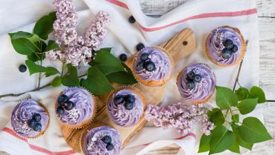 Muffins blueberry cream lilac 4k wallpaper
