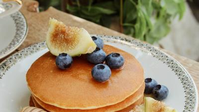 Pancakes figs pastries 4k wallpaper