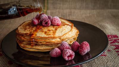 Pancakes raspberries syrup breakfast 4k wallpaper