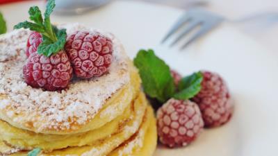 Pancakes raspberry pastry breakfast 4k wallpaper