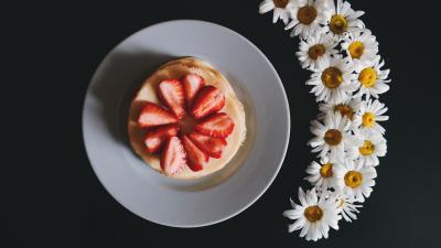 Pancakes strawberry camomile breakfast 4k wallpaper