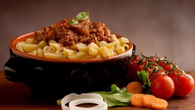 Pasta sauce bowl vegetables 4k wallpaper