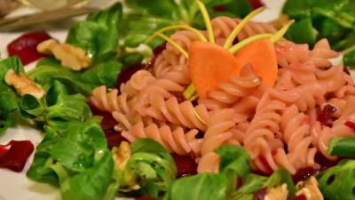 Pasta spirals sauce salad dinner 4k wallpaper