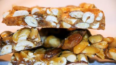 Peanuts sweets caramels 4k wallpaper