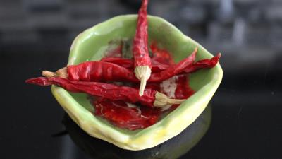 Pepper chilli dried plate 4k wallpaper