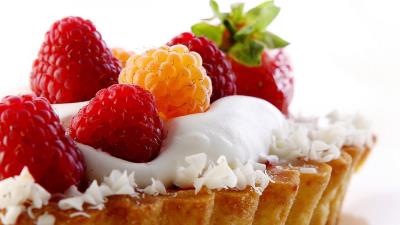 Pie raspberry white close up 4k wallpaper