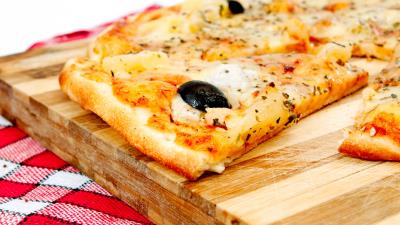 Pizza board piece 4k wallpaper