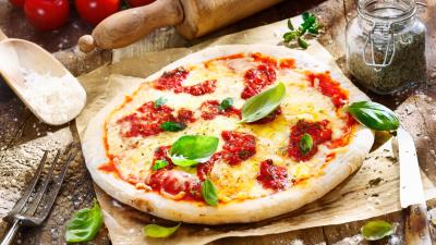 Pizza cheese vegetables 4k wallpaper