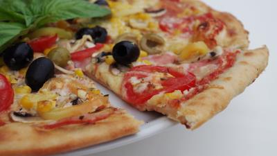 Pizza olives basil cheese pastries 4k wallpaper