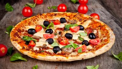 Pizza tomatoes olives mushrooms cheese dish leaves food 4k wallpaper