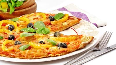 Pizza vegetables fork knife green white olives 4k wallpaper