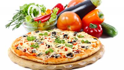 Pizza vegetables white background 4k wallpaper