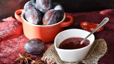 Plum jam fruit dishes 4k wallpaper