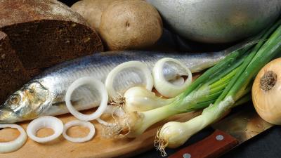 Potatoes peas herring onion rings black bread board knife 4k wallpaper