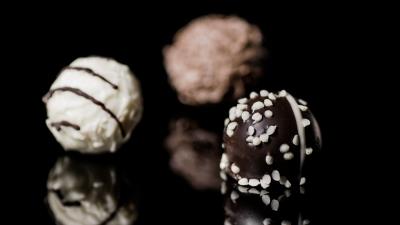 Pralines chocolates sweet 4k wallpaper