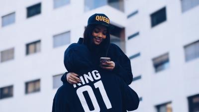 Couple love hugs 4k wallpaper